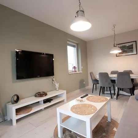 Apartament Whitehouse *